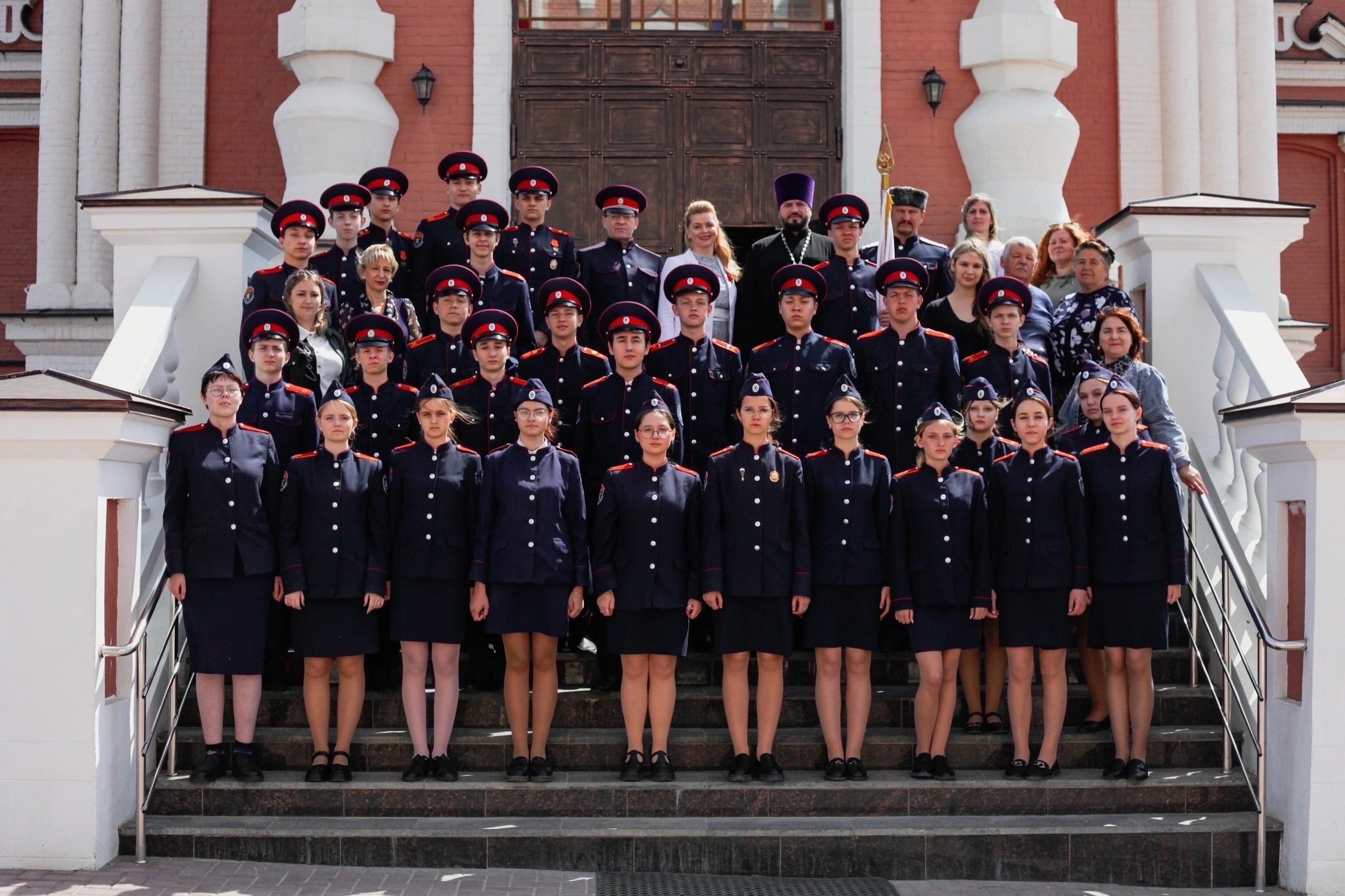 В Покровском соборе города Саратова состоялась Церемония посвящения в казаки воспитанников 9-х классов.