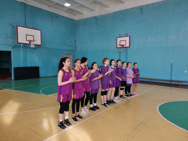 Женская команда по баскетболу заняла второе место в районном турнире среди девушек общеобразовательных учреждений Заводского района г. Саратова.