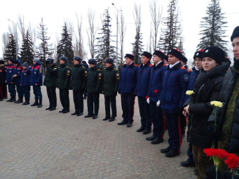 Ученики нашей школы приняли участие в церемонии занесения имён погибших в специальной военной операции на территории Украины на мемориал.