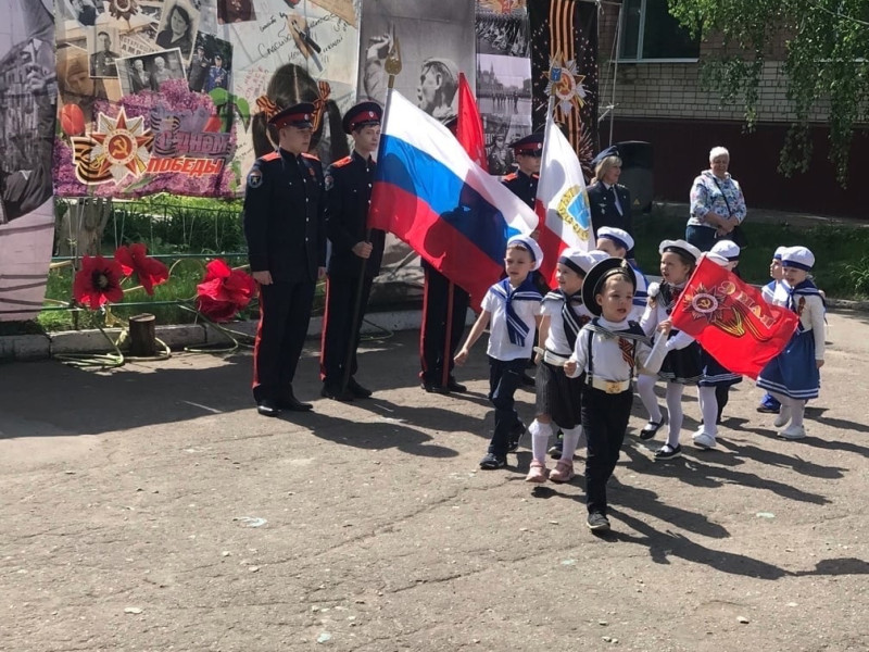 Учащиеся нашей школы приняли участие в торжественном параде воспитанников МБДОУ «Центр развития ребенка - детский сад №44».