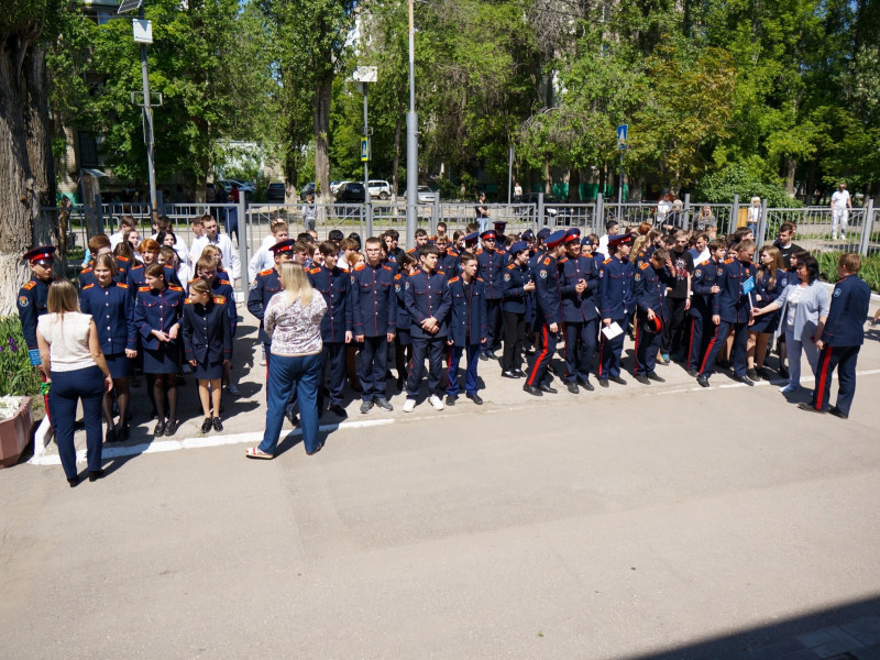 Ежегодная традиционная акция «Сад памяти» по высадке саженцев туи на «Аллее выпускников».